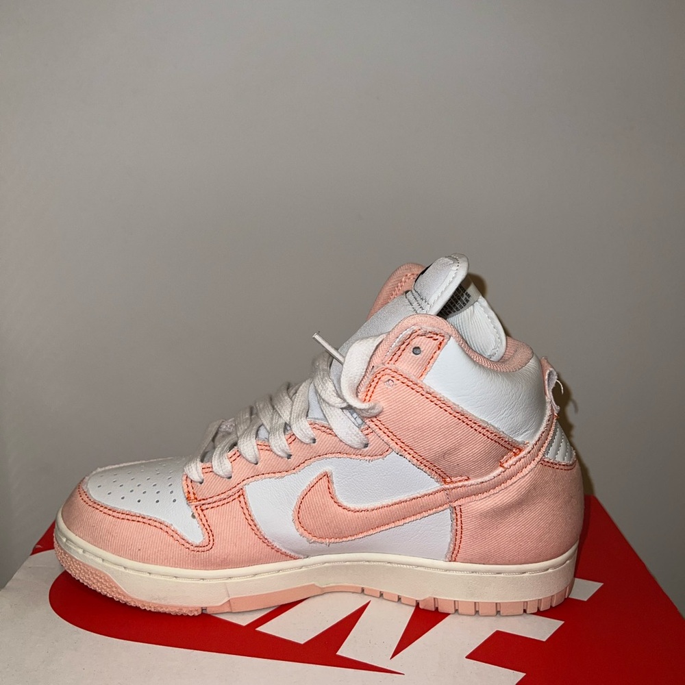Nike Women's High Top Dunk Sneakers